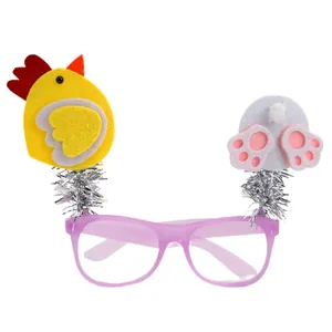 Gafas de fiesta de Pascua con lindas decoraciones de pollito y colita de conejo
