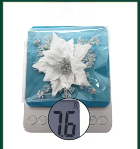 Medición detallada del peso de una flor de Navidad artificial con purpurina plateada de 16 cm.