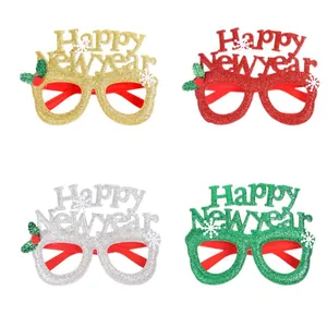 Set aus 4 glitzernden Happy New Year Partybrillen mit Schneeflocken und Beerenmotiven