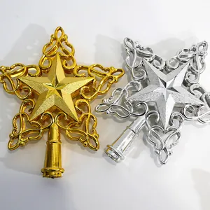 Nahaufnahme von hohlgearbeiteten, galvanisierten Christbaumspitzen in Gold und Silber