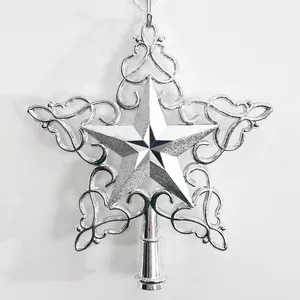 Detailansicht des silbernen galvanisierten hohlen Christbaumspitzensterns für Festtage