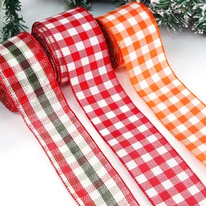 Detalle de cintas de poliéster a cuadros de 6,5 cm en motivos festivos rojos y naranjas