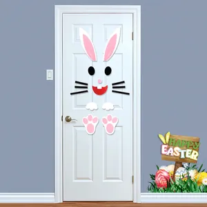 DIY Osterhase Filz Türdekoration Set an einer weißen Tür für festliche Atmosphäre