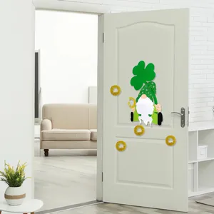 St. Patrick's Day Filz-Gnom Türaufkleber mit Glücksklee und Goldmünzen