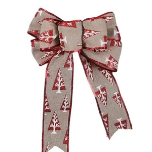 Lazo navideño de arpillera con estampado de árbol con purpurina roja