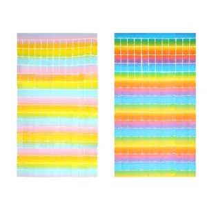 Tende a frange quadrate iridescenti arcobaleno per decorazione di sfondo per feste