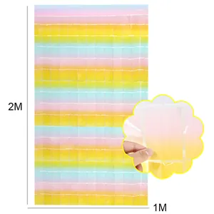 Dettaglio della tenda a frange quadrata colorata 2Mx1M per decorazioni festa