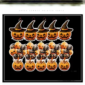 Vista dettagliata delle decorazioni sospese di Halloween in carta con zucche e fantasmi