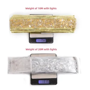 Comparaison du poids des rubans de Noël LED dorés 10m et argentés 20m sur balance