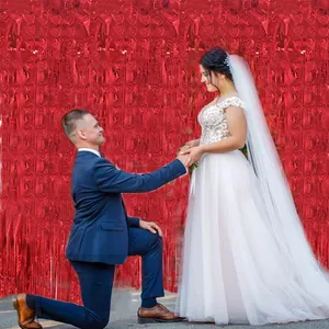 Roter Herz-Folienvorhang als romantische Dekoration für Hochzeiten und Heiratsanträge