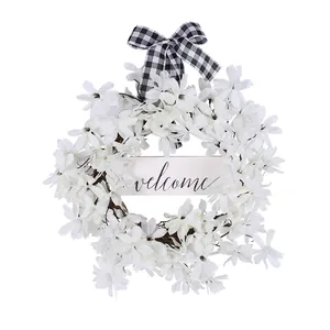Eleganter weißer künstlicher Blumenkranz mit Willkommensschild und schwarz-weißer Schleife