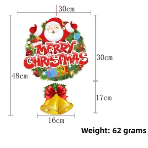 Décoration de Noël suspendue avec couronne du Père Noël et des cloches d'or 48cm