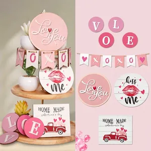 Set decorativo per vassoio di San Valentino con cartelli in legno e striscioni
