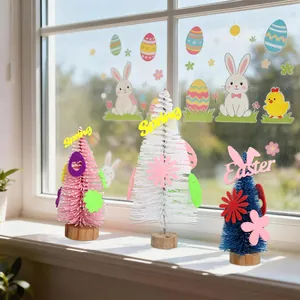 Bunte Mini-Osterbäume mit Frühlings- und Ostermotiven für die Heimdekoration.