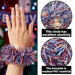Detailansicht der Elastizität und des PET-Materials vom rot-weiß-blauen Lametta-Armband