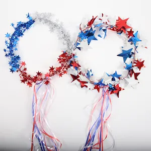 Détail de deux couronnes d'étoiles du Jour de l'Indépendance avec rubans tricolores.