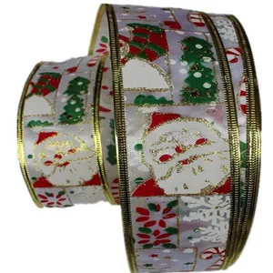 Gedetailleerde close-up van kerst grosgrain lint met Kerstman en gouden randen