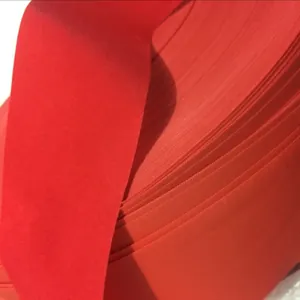 Ruban de Noël floqué rouge vif pour les décorations de fête et les nœuds de cadeaux