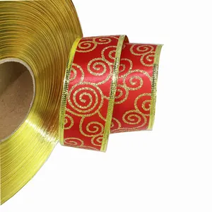 Detailansicht von 3,8 cm rotem Weihnachtsband mit goldenem Glitzer-Spiralmuster