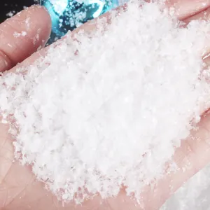 Macro de flocons de neige artificielle écologique pour décorations de Noël DIY.