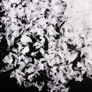 Vue macro détaillée de flocons de neige artificielle blanche haute simulation pour Noël DIY