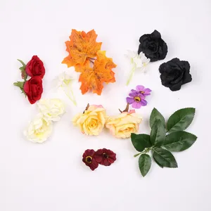 Diverse kunstbloemen en esdoornbladeren voor doe-het-zelf decoratie en fotografie rekwisieten