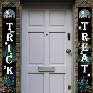 Banner per porta Halloween Trick or Treat con cimitero spaventoso e casa stregata