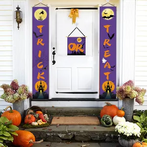 Ensemble de bannières d'Halloween avec texte Trick or Treat et graphismes festifs effrayants.