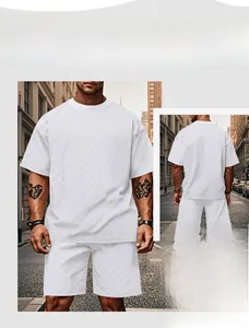 Dettaglio del set sportivo bianco da uomo con motivo a scacchi jacquard e pantaloncini