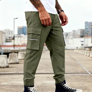 Pantaloni cargo uomo verde militare con multitasche e coulisse elastica in vita