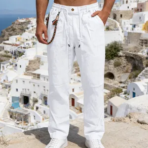Détail du pantalon en lin blanc pour homme avec cordon de serrage et corde tressée