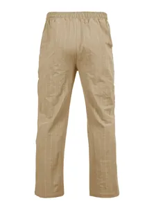 Vue arrière d'un pantalon décontracté à rayures en lin pour hommes, beige et ample