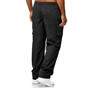 Vista posterior detallada de pantalones cargo negros para hombre con cintura elástica