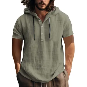Détail d'une chemise à capuche en coton et lin pour hommes, vert olive, avec boutons