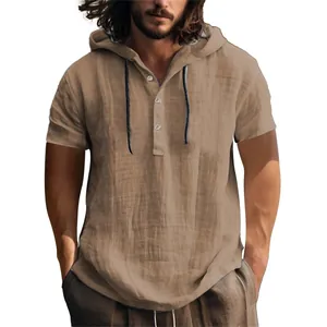 Vue détaillée de la texture du lin kaki et de la patte de boutonnage d'un sweat homme
