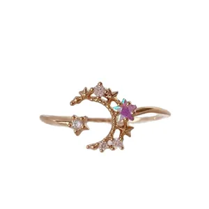 Elegante anello aperto regolabile con luna e stelle dorate e zirconi rosa da donna