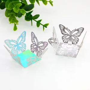 Boîtes à bonbons papillon découpées au laser en argent et finition irisée pour mariage