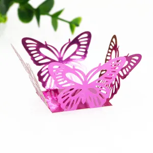 Vue détaillée d'une boîte à bonbons décorative papillon ajourée en rose métallisé