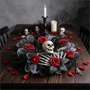 Couronne d'Halloween avec crâne, roses rouges et tulle noir pour décor de fête