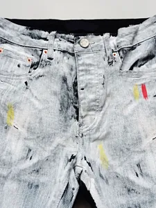 Jeans da uomo lavaggio acido slim fit con vivaci dettagli colorati a pennello moda