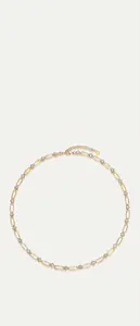 Vue détaillée d'un collier en argent sterling 925 avec des pierres moissanite et des maillons