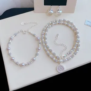 Elegante set di gioielli con perle e zirconi inclusa collana bracciale e orecchini