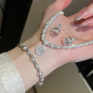 Elegante set di gioielli in perle stile francese con collana, bracciale e orecchini in zircone