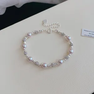 Elegante bracciale con perle rosa e accenti di zircone scintillante finitura argento