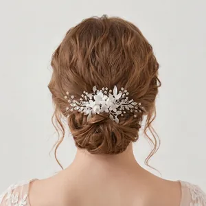 Handgefertigter Floraler Braut Haarkamm Künstliche Perle Strass Legierung Haarschmuck Für Hochzeit Bankett Damen Eleganter Kopfschmuck