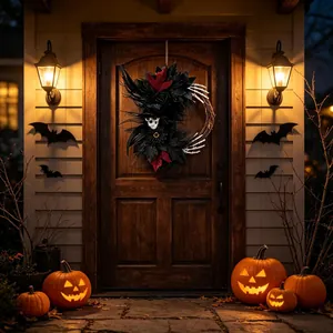 Couronne de squelette d'Halloween avec filet et chapeau sur une porte de porche