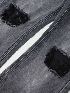 Jean denim gris délavé vintage pour homme, coupe ajustée avec détails déchirés style high street