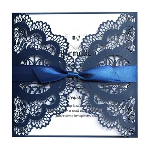 Invitations de mariage découpées au laser bleu marine avec ruban et dentelle délicate