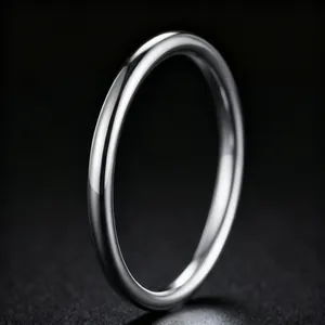 Bague femme minimaliste en acier inoxydable argenté simple