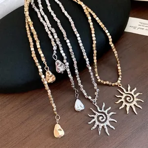 Collane boho con ciondoli a forma di sole e perline quadrate in metallo oro e argento